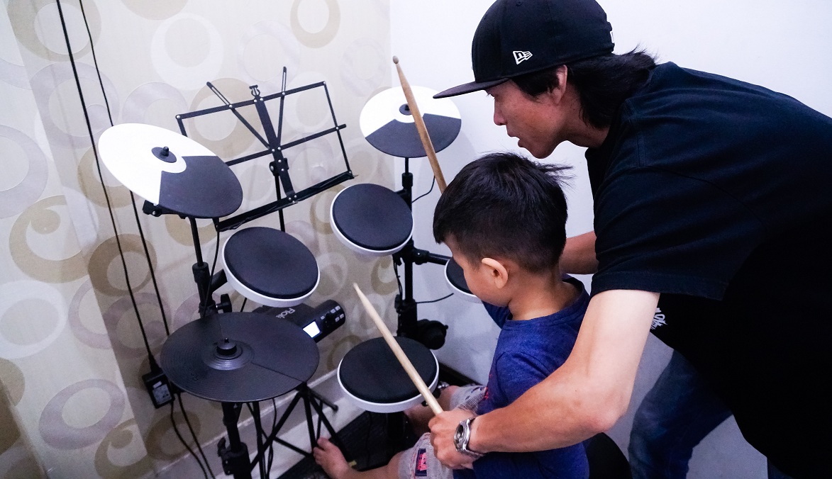 học trống jazz
