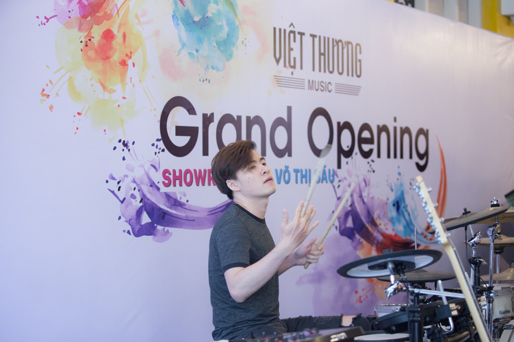 Tự học đánh trống tại Việt Thương
