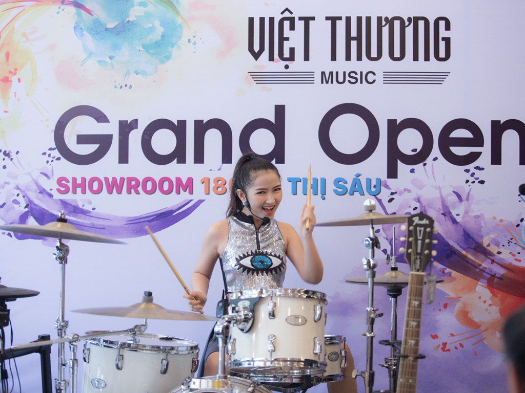 Học trống jazz - Hotgirl Mi Ngân