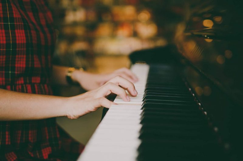 khóa học đàn piano đệm hát