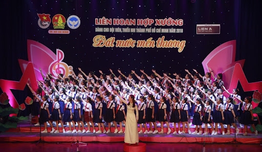 8 Một âm thanh không có màu sắc và sắc thái thì sẽ mất sức truyền cảm, nó chỉ là một âm thanh chết. Hợp xướng mà thiếu mất sắc thái cũng như người máy có khả năng làm việc nhưng rất nhạt nhẽo và vô vị