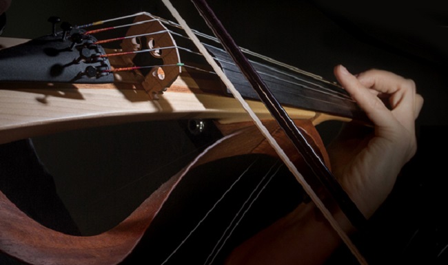 Sự chuyển động của dây đàn Violin khi kéo như thế nào?