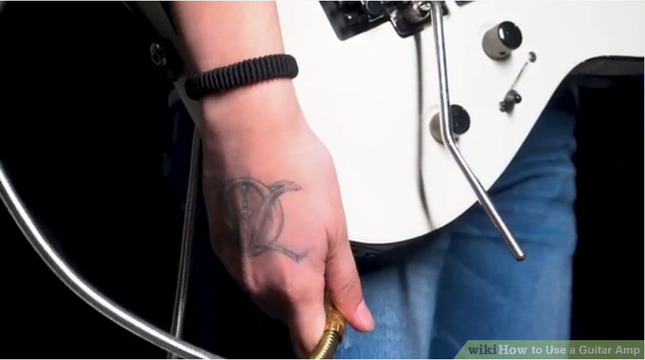 cam-amp-vao-dan-guitar Cắm đàn guitar vào amp