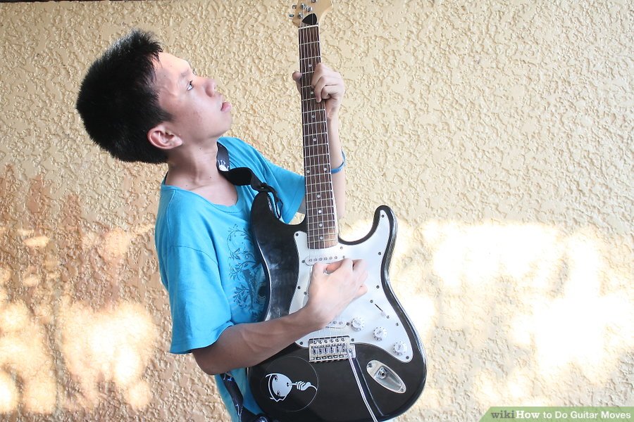 cam-guitar-huong-len-troi