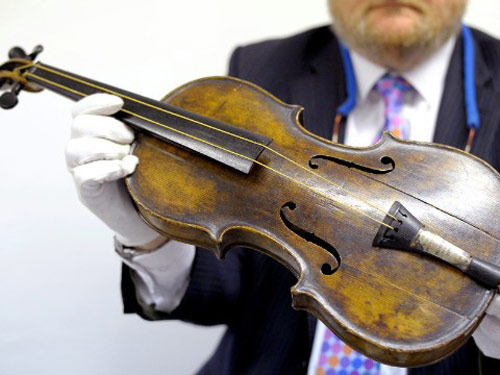 cay-dan-violin-tren-tau-titanic-1 cây đàn violin trên tàu titanic