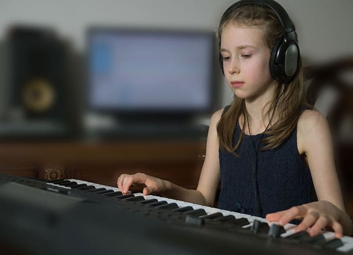 cho-con-hoc-dan-piano-2 cho bé học đàn piano
