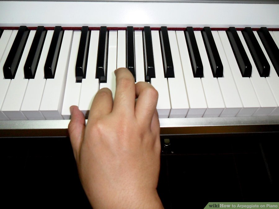 choi-cac-hop-am-khoi-tren-piano