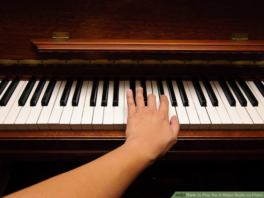 dat-ngon-giua-vao-not-e-khi-choi-hop-am-sol-truong-piano