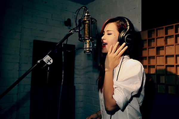 Đông Nhi hát hay do luyện thanh tốt