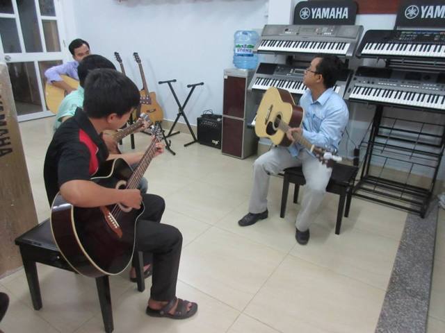Khi học đàn Guitar nên bắt đầu từ đâu? Khi học đàn Guitar nên bắt đầu từ đâu?