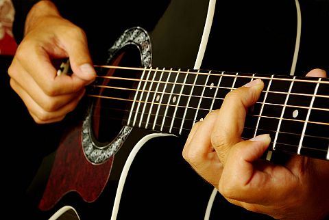Học đàn Guitar và Organ cái nào khó hơn?