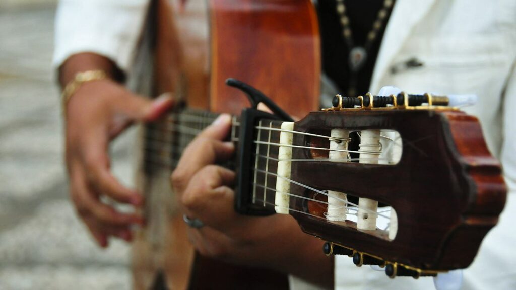 Học Guitar va Piano cái nào khó hơn?