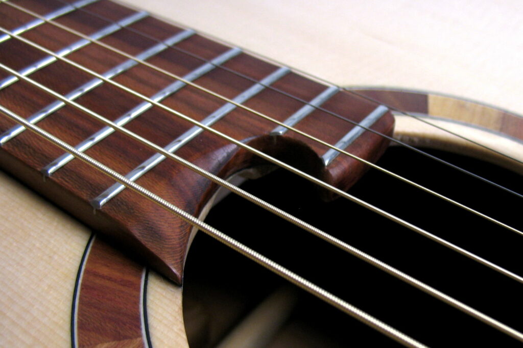 Học phí 1 khóa học đàn Guitar giá bao nhiêu tiền?