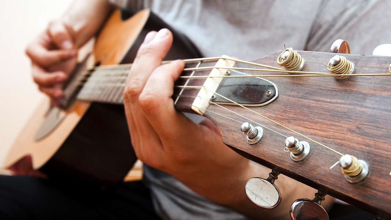 Học phí 1 khóa học đàn Guitar giá bao nhiêu tiền? Học phí 1 khóa học đàn Guitar giá bao nhiêu tiền?