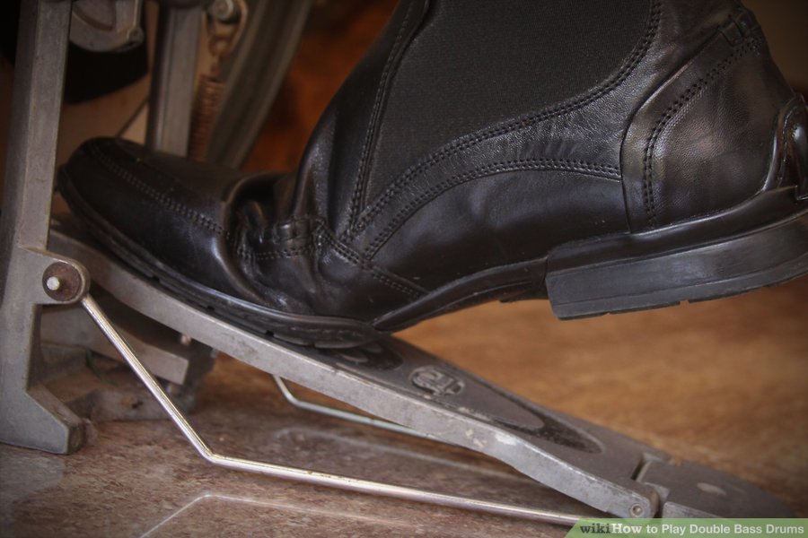 Đặt toàn bộ bàn chân lên Pedal của trống
