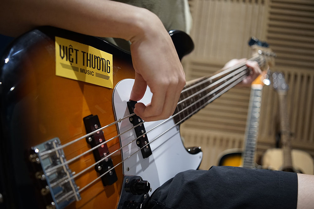 lop-nhac-viet-thuong-music-tai-hcm_5-copy Nhiều nghiên cứu cho thấy biết đánh guitar hấp dẫn người khác phái