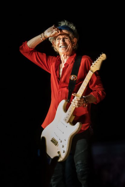 nguoi-lon-tuoi-hoc-dan-guitar_3-414x620-1