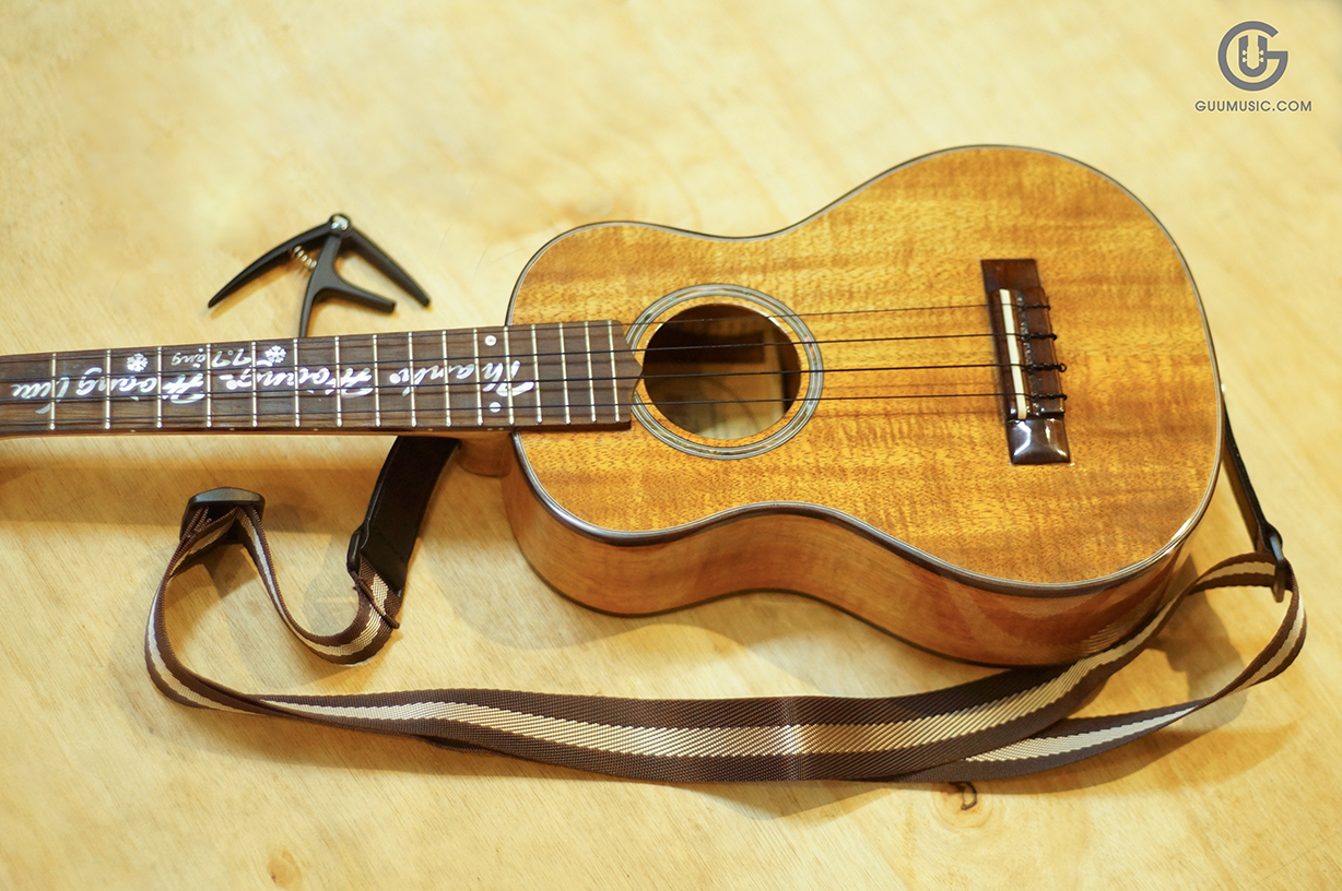 Dây đeo cho đàn Ukulele giúp bạn giữ vị trí đàn chắc chắn.