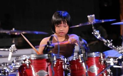 học trống từ nhỏ giúp các con thông minh hơn