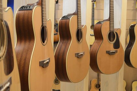 Công nghệ xử lý gỗ hiện đại giúp cho đàn Guitar Lazer ghi điểm trong mắt người dùng.